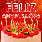 Delicado Pastel de Cumpleaños Con Velas Rojas GIF